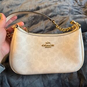 TERI SHOULDER BAG IN SIGNATURE CANVAS